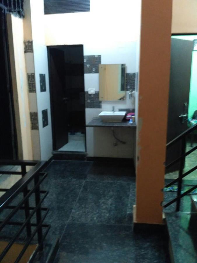 Metro House Hotel Új-Delhi Kültér fotó